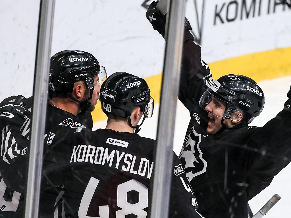 Хоккеист Артемий Низамеев открыл счет своим голам в КХЛ за «Трактор» (видео)