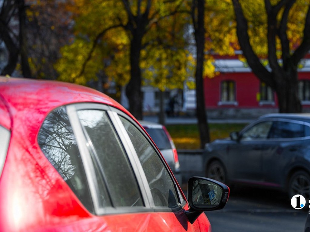За неделю в Челябинске поймали свыше 280 водителей, паркующихся на газоне