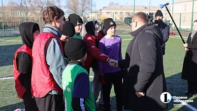 В Красноармейском районе при школе построили новое мини-футбольное поле