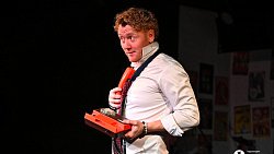 В новом челябинском театре поставили стендап-спектакль с комиком в главной роли