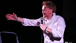 В новом челябинском театре поставили стендап-спектакль с комиком в главной роли