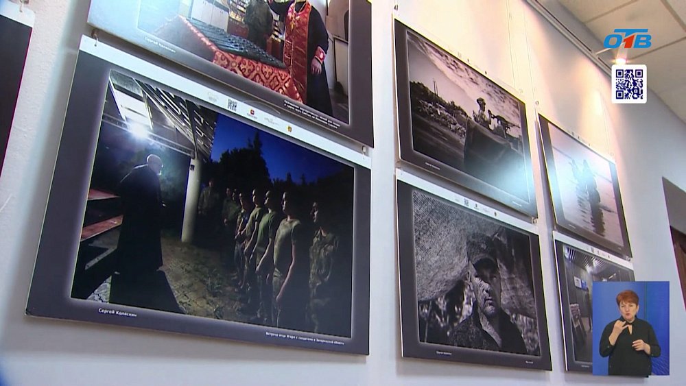 В Челябинском вузе участник СВО открыл фотовыставку «Сила в правде»