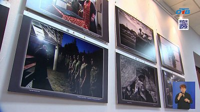 В Челябинском вузе участник СВО открыл фотовыставку «Сила в правде»