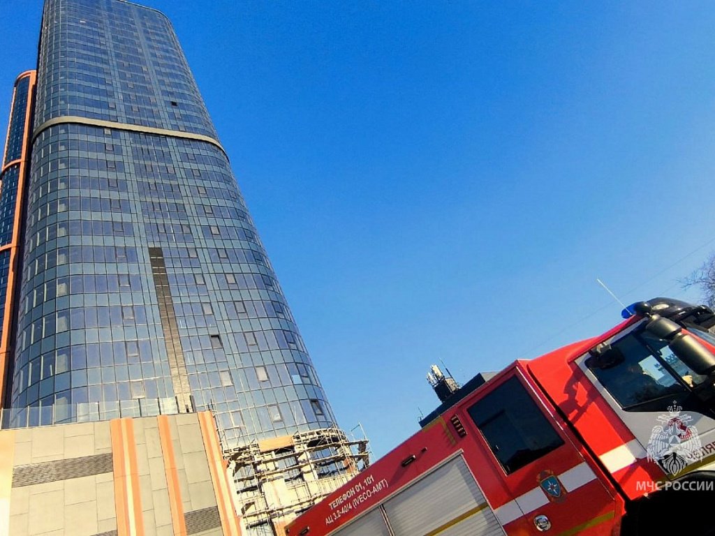 Челябинские огнеборцы провели учения в 31-этажной высотке