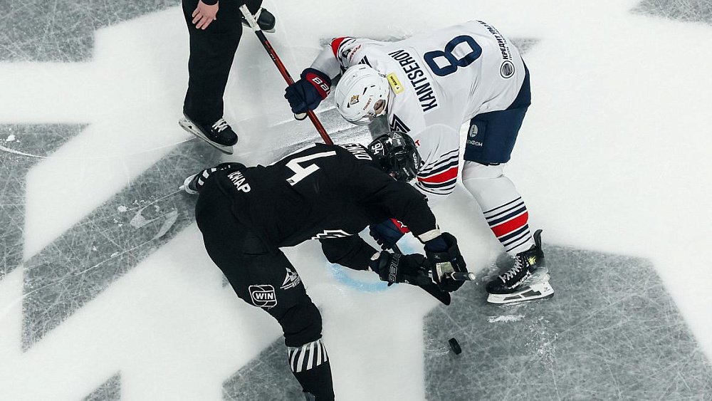 Хоккеисты «Металлурга» выиграли южноуральское дерби у «Трактора»