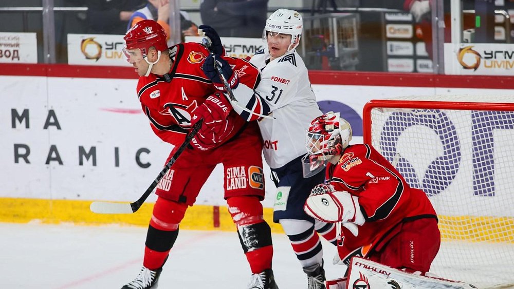 Хоккейный клуб «Металлург» выиграл уральское дерби у «Автомобилиста»