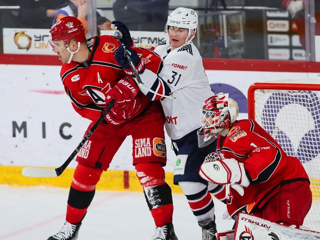 Хоккейный клуб «Металлург» выиграл уральское дерби у «Автомобилиста»