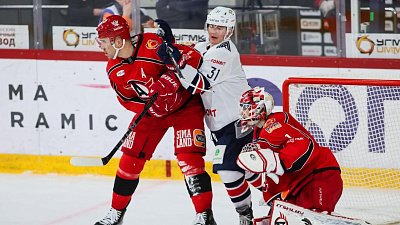 Хоккейный клуб «Металлург» выиграл уральское дерби у «Автомобилиста»