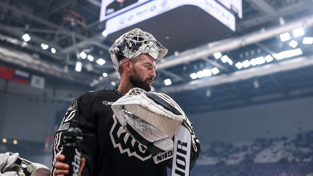 Болельщики освистали голкипера «Трактора» Криса Дригера в матче с «Амуром»