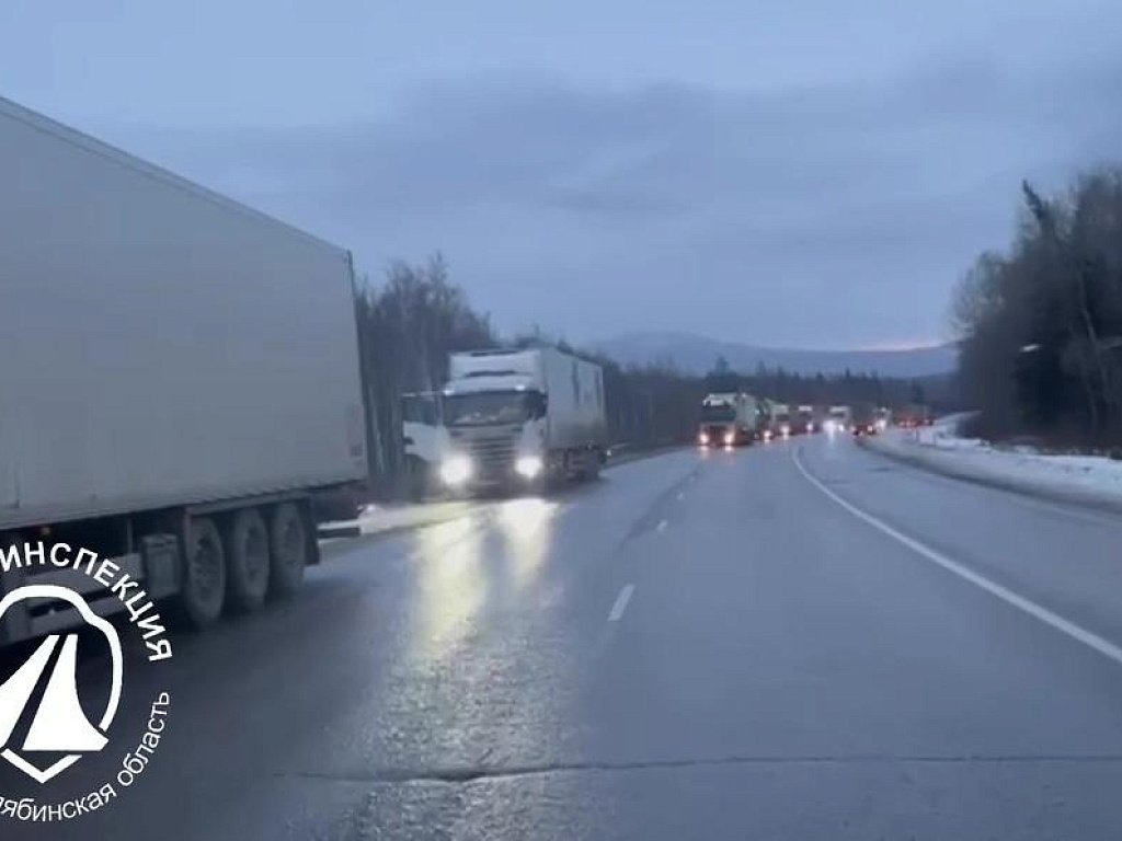 На участке трассы М-5 в Челябинской области затруднено движение из-за гололедицы