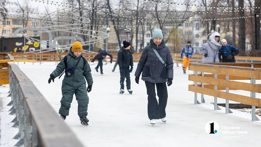 В челябинском парке Терешковой открылся каток