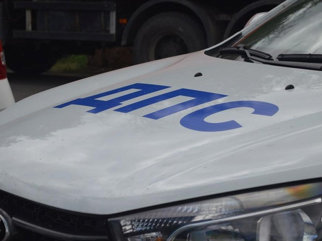 В Челябинске велокурьера увезли в больницу после столкновения с автомобилем