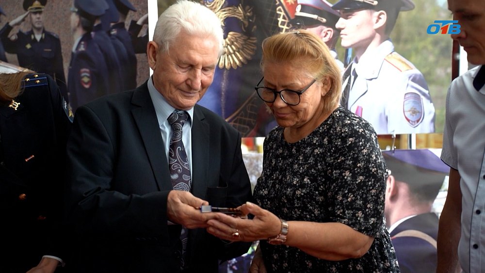 Южноуральские правоохранители нашли владельцев украденных орденов и медалей