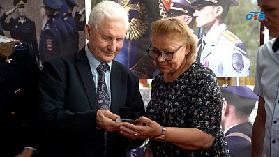 Южноуральские правоохранители нашли владельцев украденных орденов и медалей