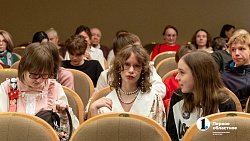 Темы подросткового буллинга и войны вынесли на челябинскую сцену актеры из Омска