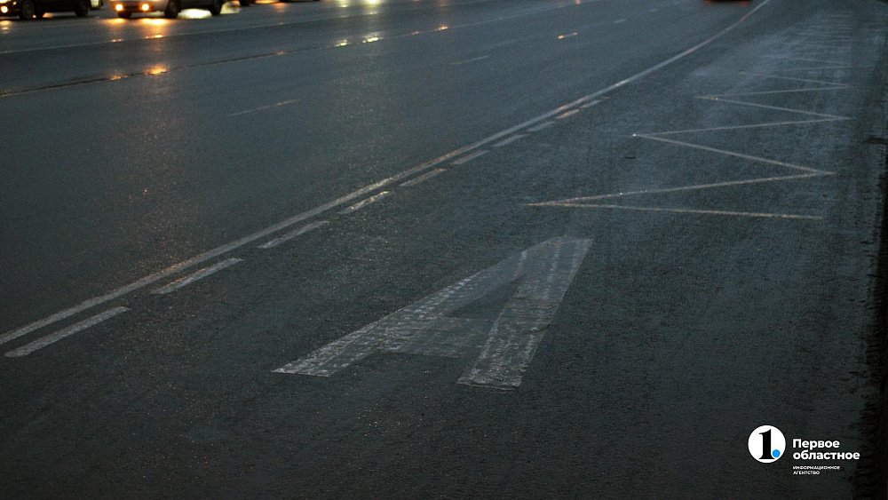 Выделенную полосу обустроили на Братьев Кашириных в Челябинске