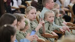 Алексей Текслер вручил награды многодетным матерям из Челябинской области