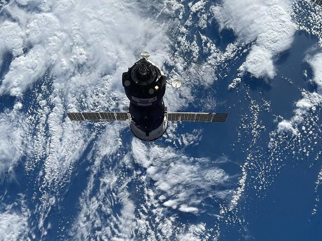 Челябинский космонавт заснял с орбиты стыковку корабля «Союз МС-28» с МКС