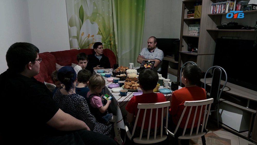 Депутат Заксобрания от фракции «Новые люди» поздравил многодетных родителей