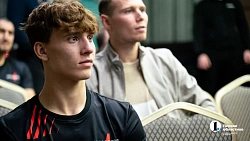 Боксеры встретились лицом к лицу перед жесткой рубкой на турнире в Челябинске