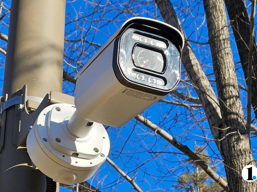 В Челябинске за сутки нашли очередного расклейщика рекламы на арт‑объектах