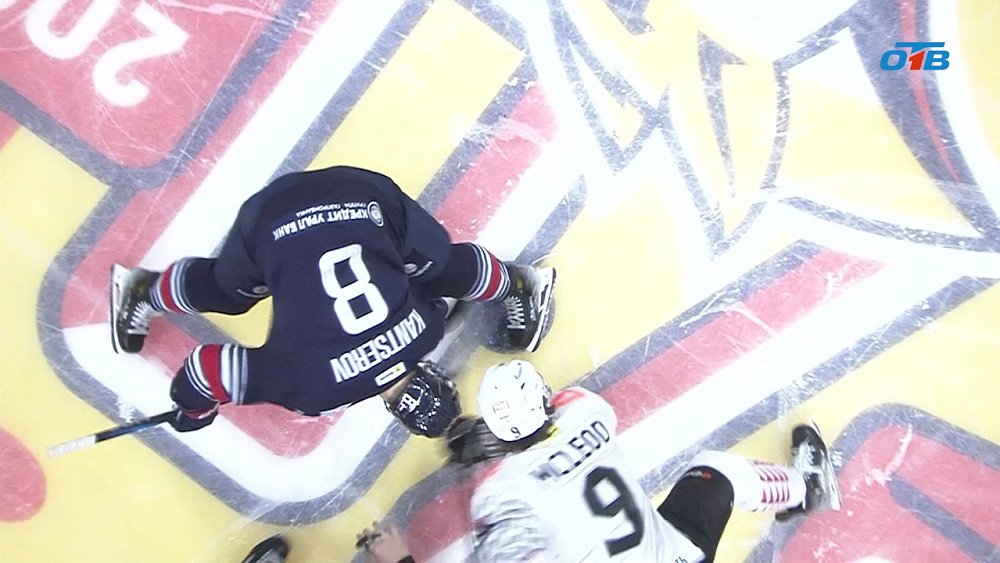 «Металлург» дома уступил «Авангарду»