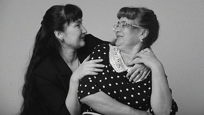 «Мама — моя опора»: в День матери южноуральцы поздравляют своих мам