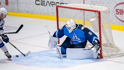 Хоккейный клуб «Трактор» отправился на выездные матчи с новым голкипером из Тюмени