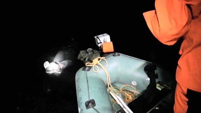 В Челябинской области спасатели вытащили тело рыбака, вмерзшее в озеро