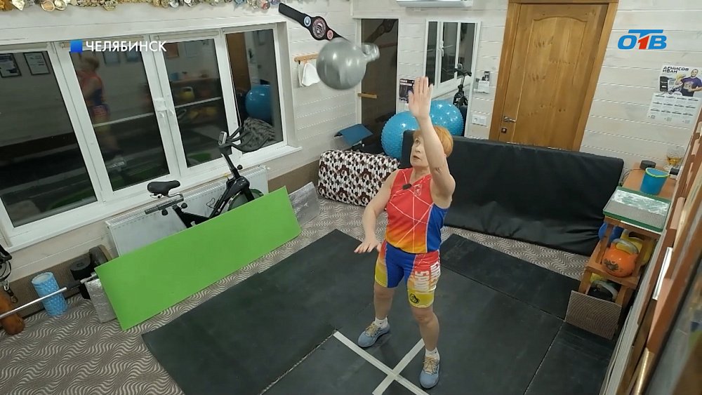 Пенсионерка из Челябинской области одержала победу на международных стартах по гиревому спорту