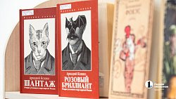 Артисты театра «Скарабей» готовят сцену ДК «Энергетик» под новогодние представления
