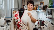 Мастерица из Озерска покорила Москву платьем из павловопосадского платка