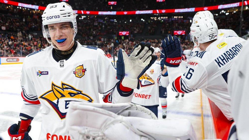 Хоккеисты «Металлурга» вырвали победу у «Автомобилиста» за секунду до финальной сирены