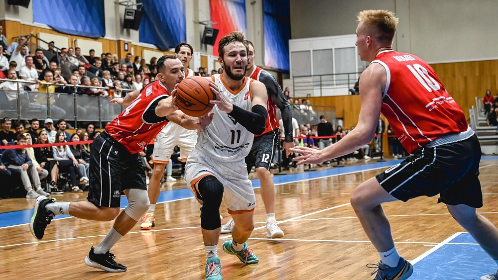 Баскетбольные клубы Челябинской области проведут матч в голливудском стиле