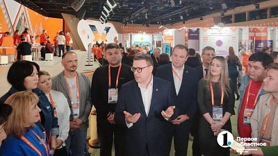 Алексей Текслер увидел вдохновляющие проекты волонтеров и добровольцев на форуме #МЫВМЕСТЕ