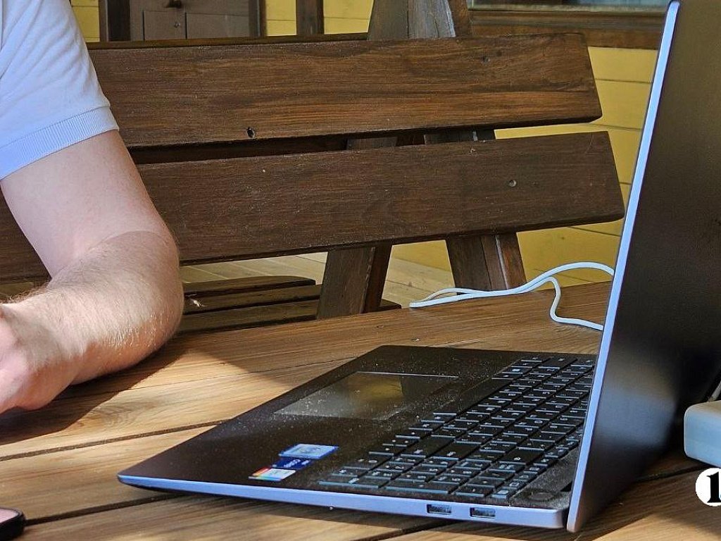 Челябинцам чаще всего предлагают удаленку в сферах образования, IT и финансов