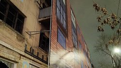 Заброшку на гостевом маршруте Челябинска закрывают фальшфасадом