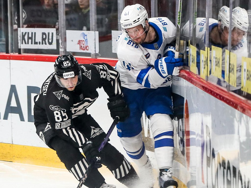 «Трактор» с разгромным счетом 4:8 проиграл московскому «Динамо» в Челябинске