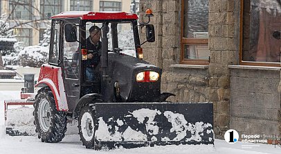 На уборку снега в Челябинске вышли 1600 дворников, полсотни рабочих и 182 машины