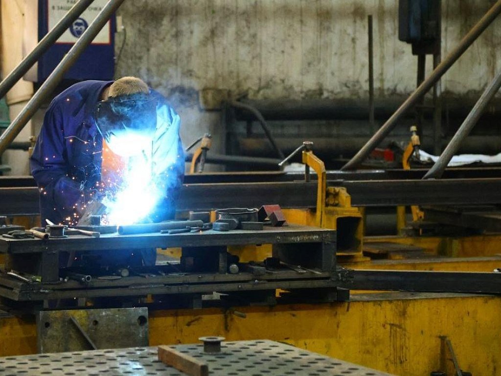 На Южном Урале самые высокие зарплаты предлагают в тяжелом машиностроении