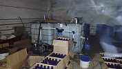 В подпольном цехе в Каслях изъяли 9 тыс. бутылок паленого спиртного