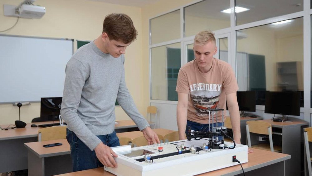 Ученые ЮУрГУ научили промышленного робота действовать в темноте