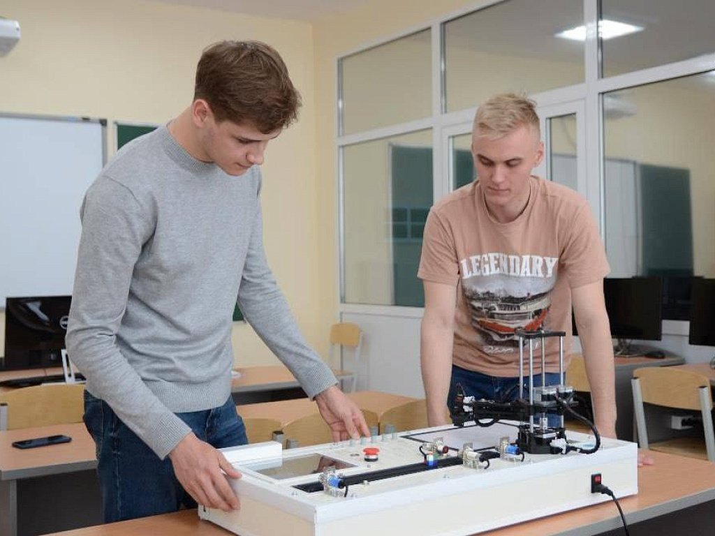 Ученые ЮУрГУ научили промышленного робота действовать в темноте