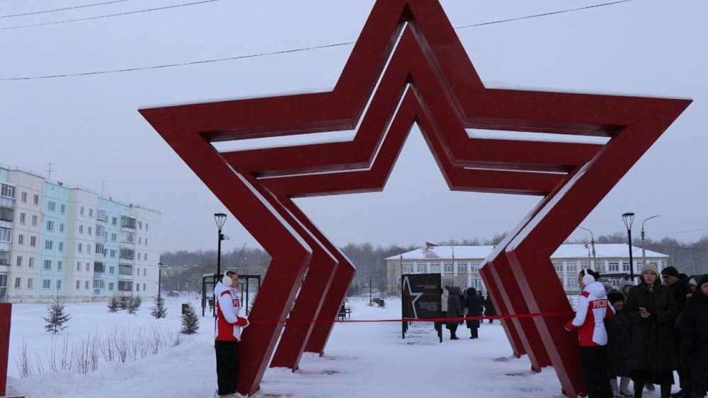 В поселке Рощино торжественно открыли Аллею Славы