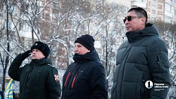 В Челябинске прошло возложение цветов и венков в День Героев России