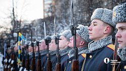 В Челябинске прошло возложение цветов и венков в День Героев России