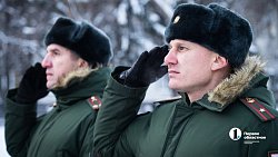 В Челябинске прошло возложение цветов и венков в День Героев России