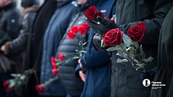 В Челябинске прошло возложение цветов и венков в День Героев России