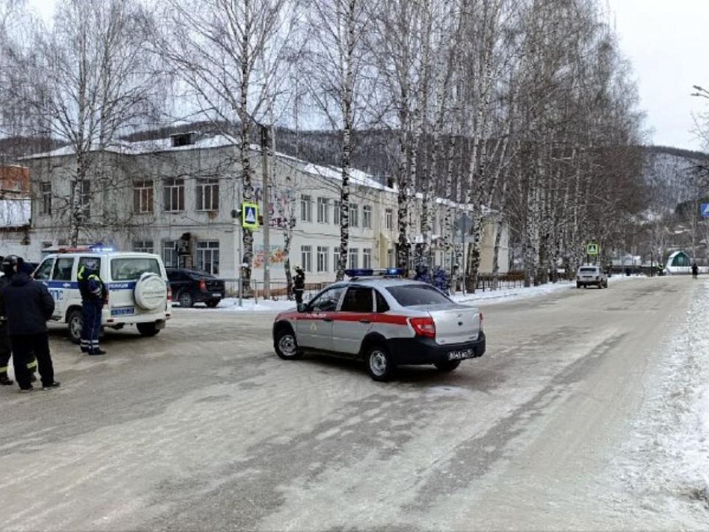 Школу в Челябинской области эвакуировали из‑за сообщения о минировании