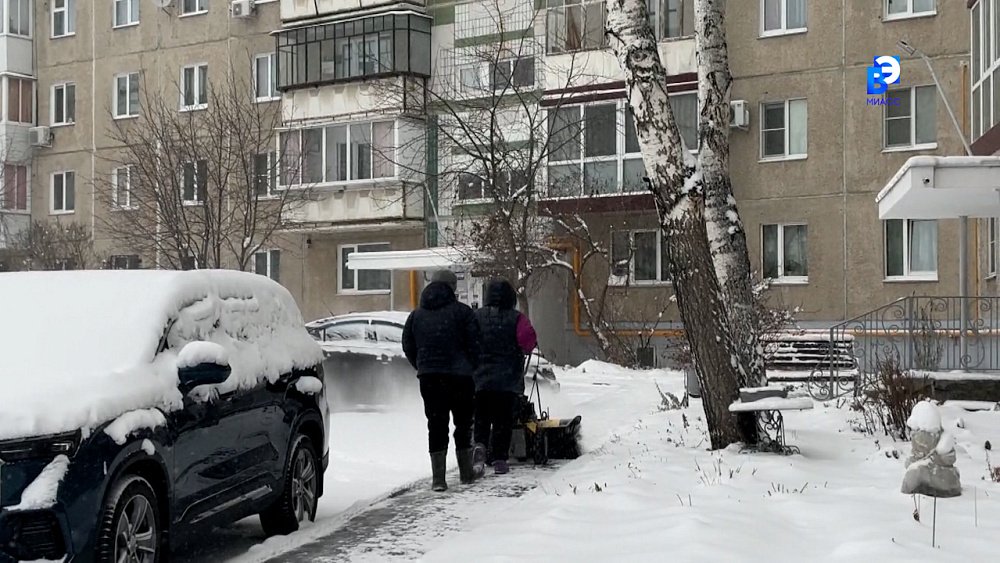 В Миассе коммунальные службы не прекращают работу по устранению последствий снегопадов